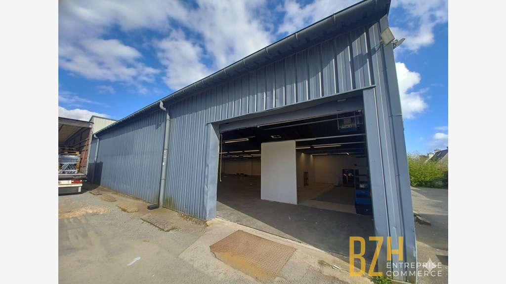 A louer local à forte visibilité 750m² à Lorient