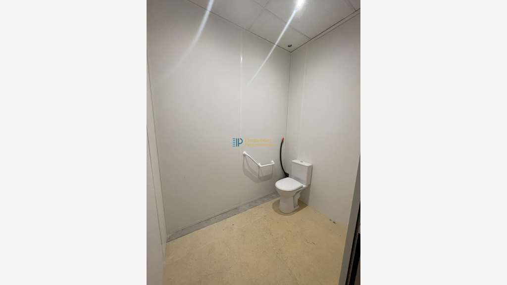 A louer local commercial de 512m² en zc à Lorient