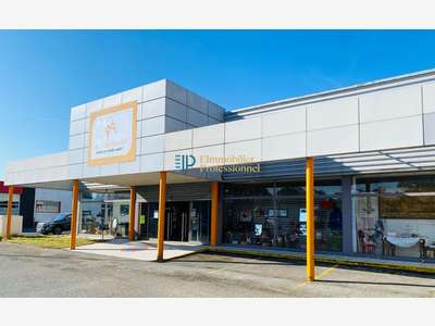 A louer local commercial de 512m² en zc à Lorient