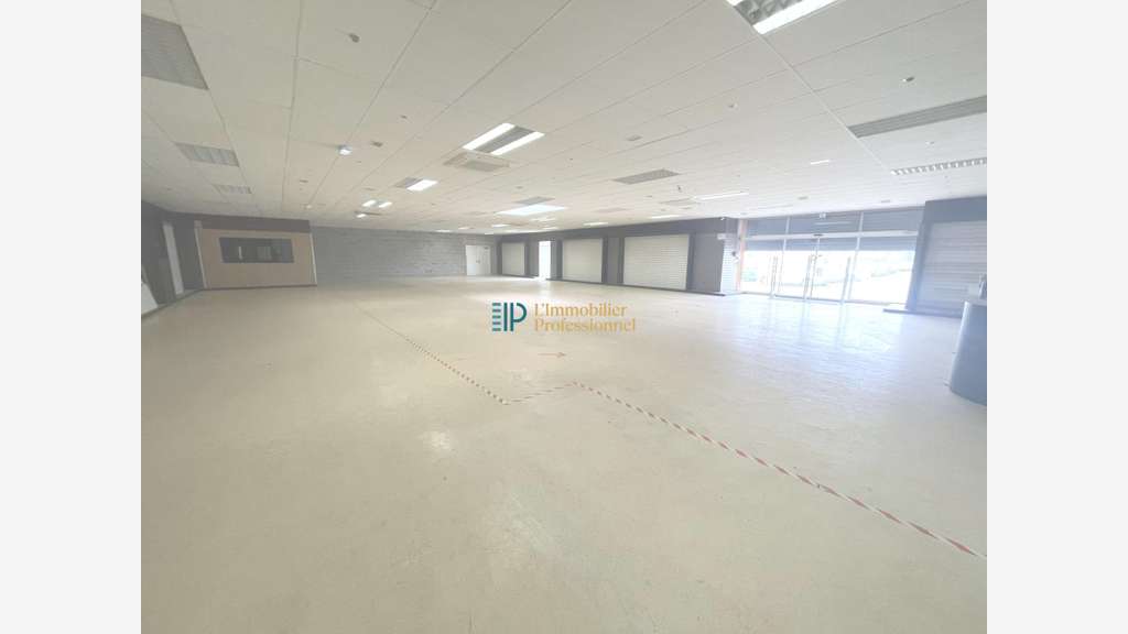 A louer local commercial de 512m² en zc à Lorient