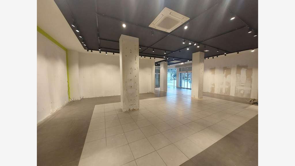 A louer local commer 224m² empl N°1 Lorient centre