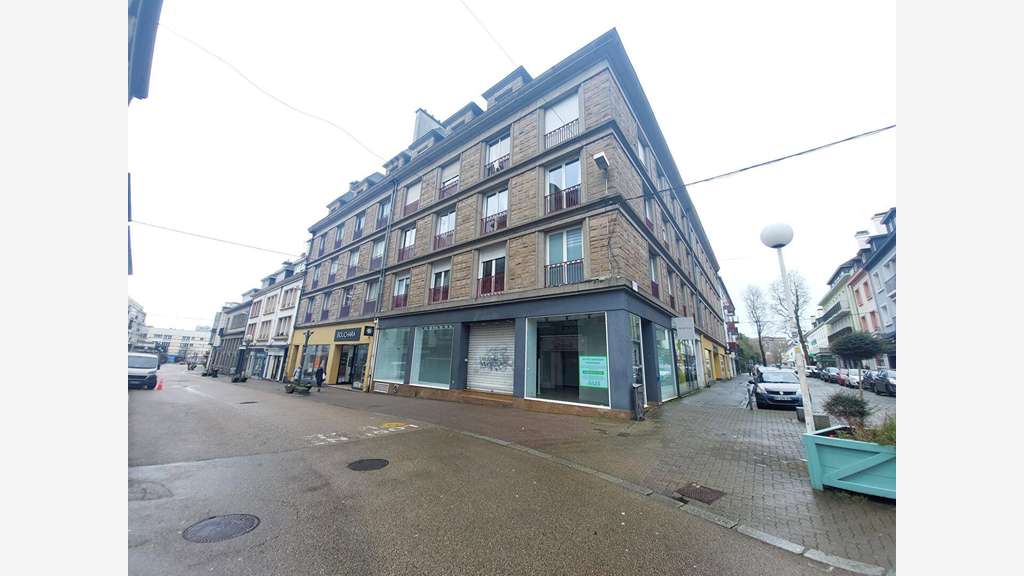 A louer local commer 224m² empl N°1 Lorient centre