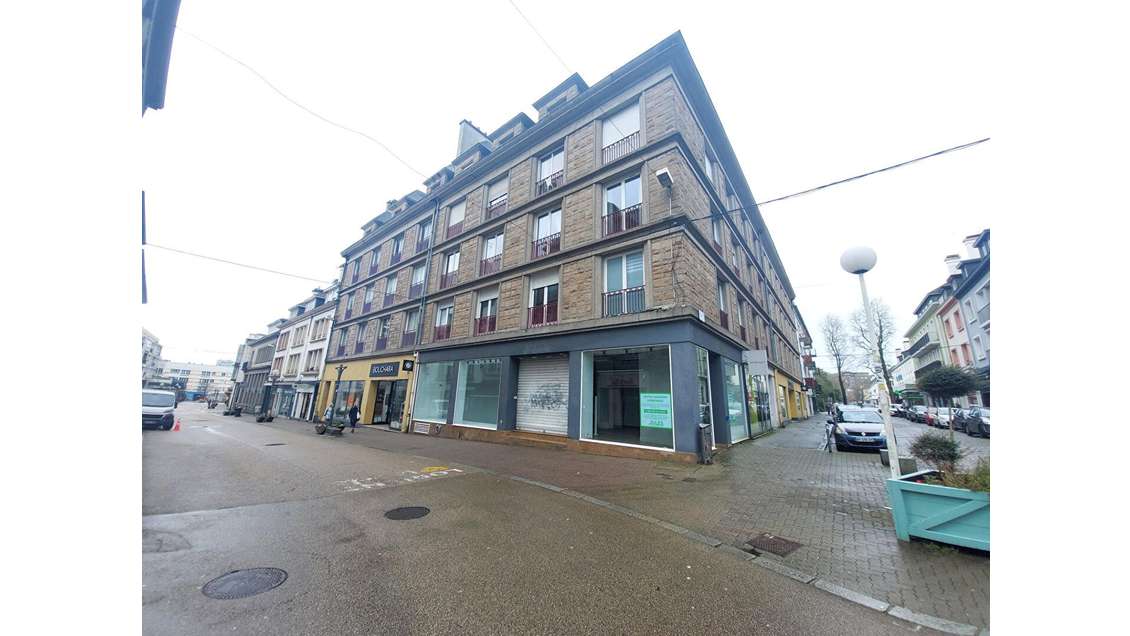 A louer local commer 224m² empl N°1 Lorient centre