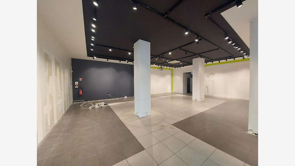 A louer local commer 224m² empl N°1 Lorient centre