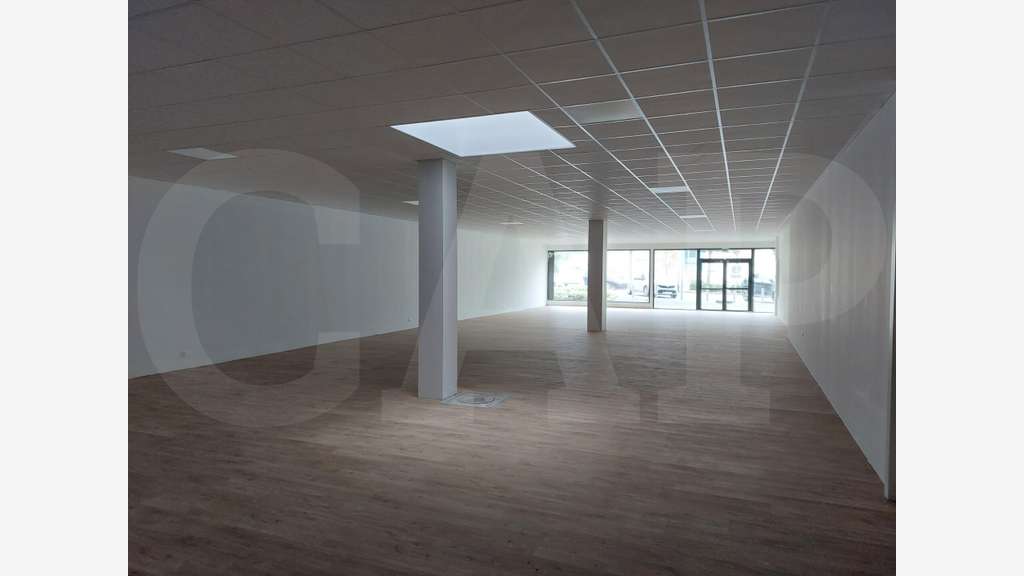 A louer local 428m² Zone Commerciale Lorient 