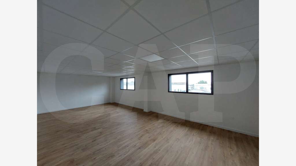 A louer local 428m² Zone Commerciale Lorient 