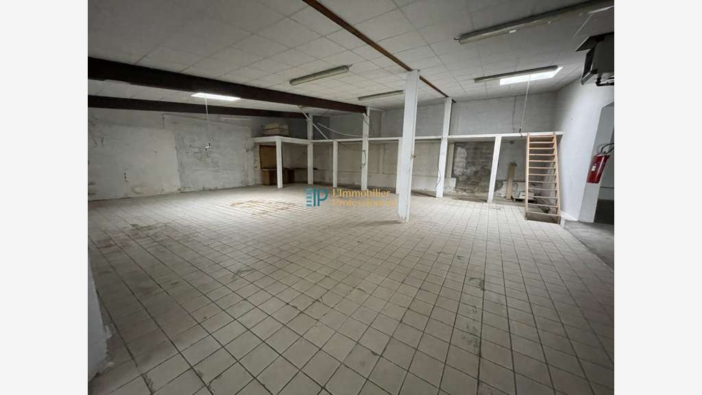 A louer local commercial 424m² à Lorient centre