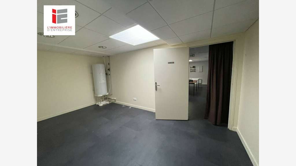 A louer local commercial 180m² axe passant Lorient