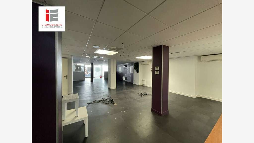 A louer local commercial 180m² axe passant Lorient