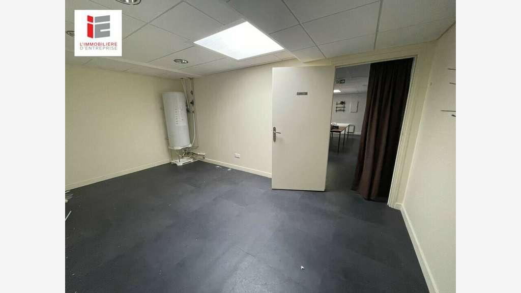 A louer local commercial 180m² axe passant Lorient