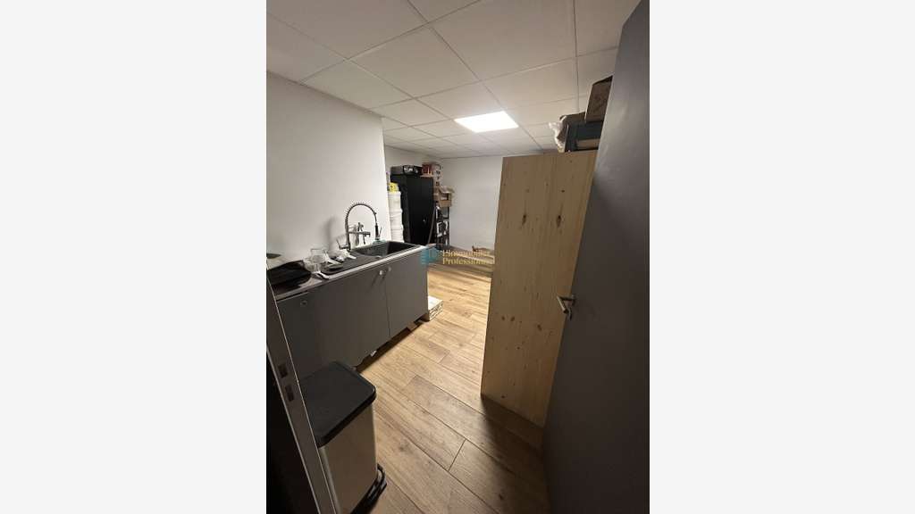 A louer local commercial de 88m² à Quéven centre