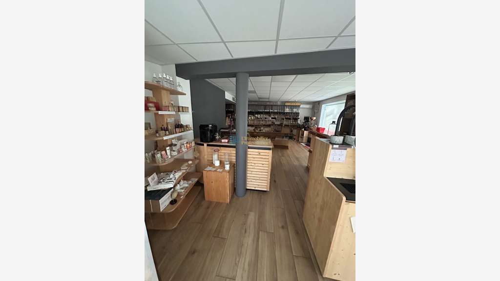 A louer local commercial de 88m² à Quéven centre