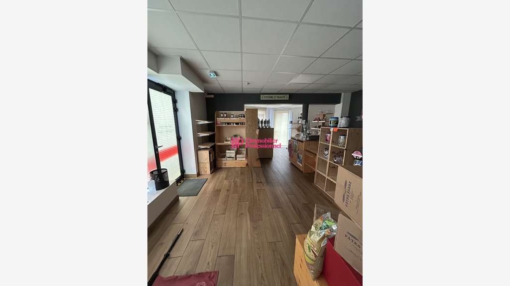 A louer local commercial de 88m² à Quéven centre