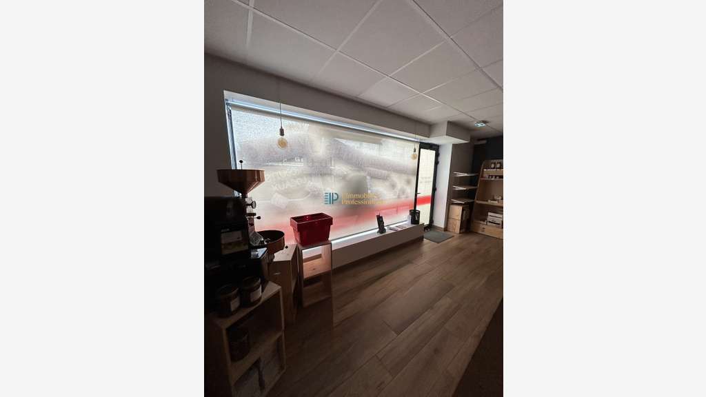 A louer local commercial de 88m² à Quéven centre