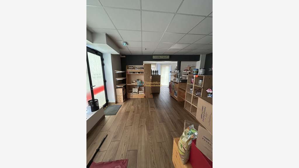 A louer local commercial de 88m² à Quéven centre