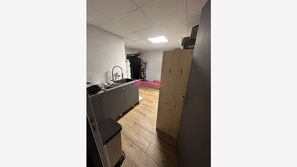 A louer local commercial de 88m² à Quéven centre