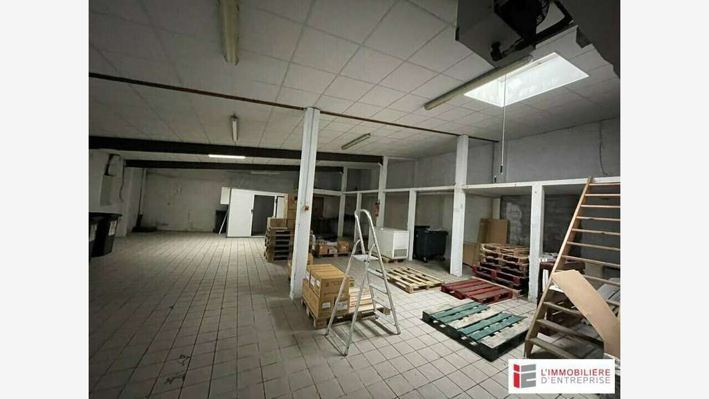 Local commercial de 420m² à louer en RDC à Lorient
