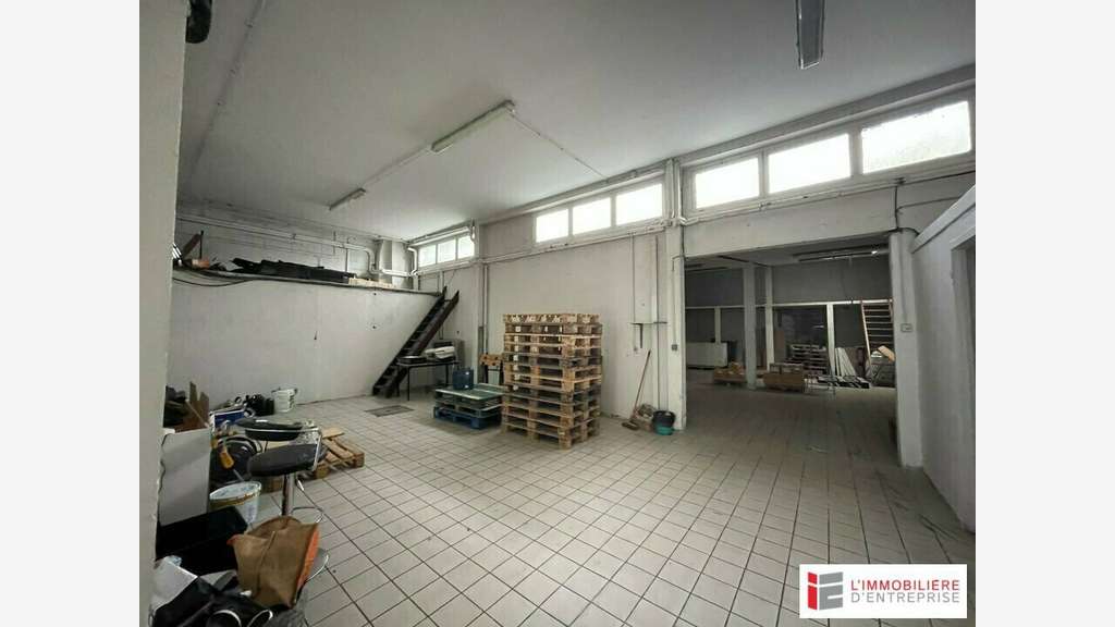 Local commercial de 420m² à louer en RDC à Lorient