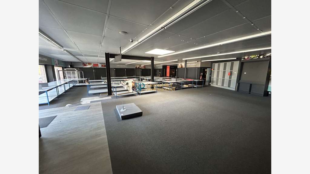 A louer local commercial 306m² ERP / PMR à Lorient