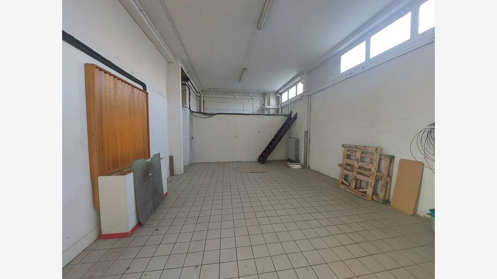 A louer local commercial 420m² à Lorient
