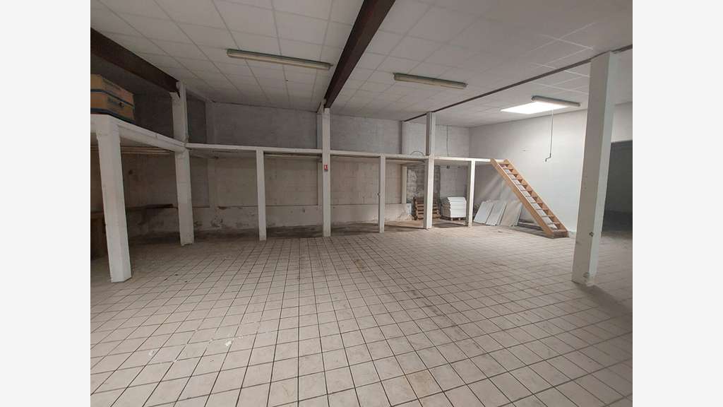 A louer local commercial 420m² à Lorient