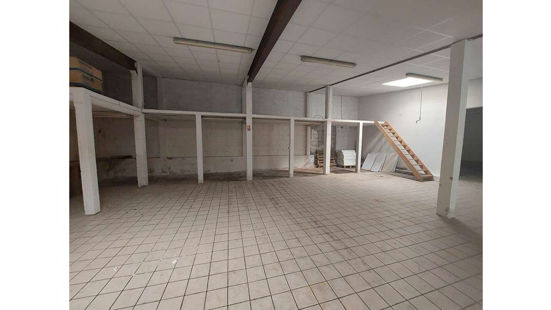 A LOUER - LOCAL COMMERCIAL 420 m² - LORIENT