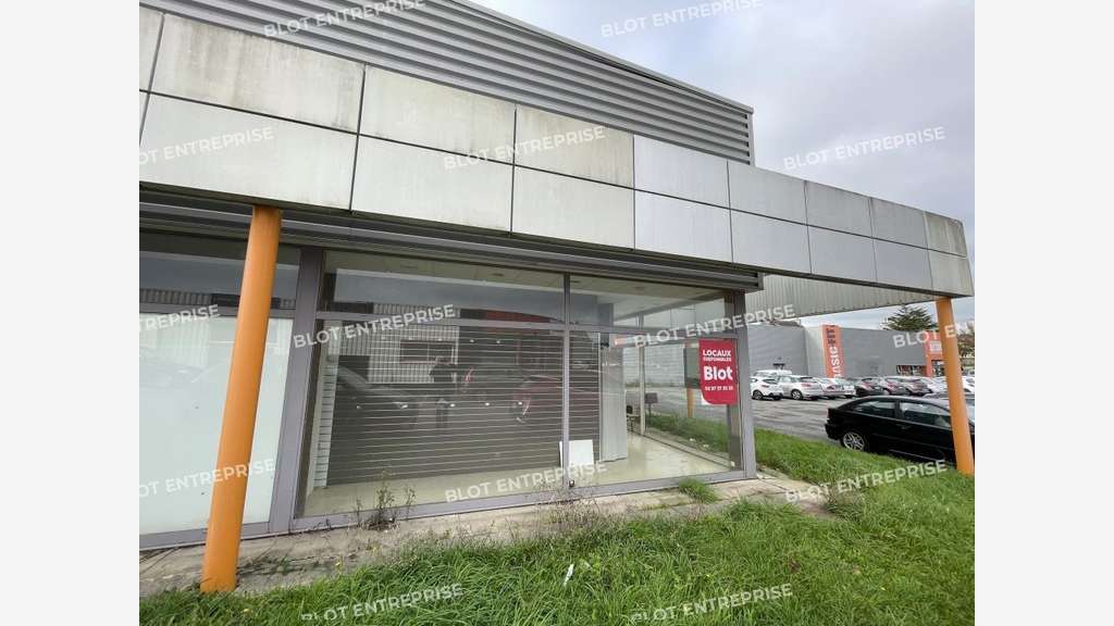 A louer local commercial de 508m² en zc à Lorient