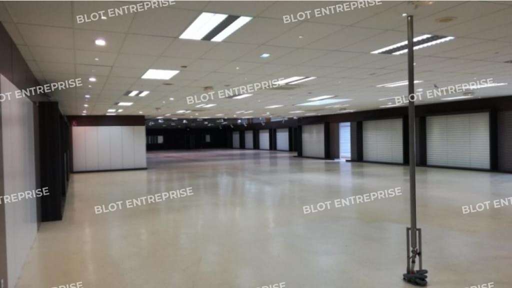 A louer local commercial de 508m² en zc à Lorient