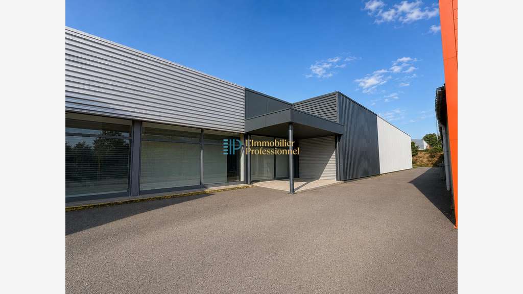 A louer local commercial de 752m² en zc à Lorient