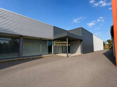 A louer local commercial de 752m² en zc à Lorient
