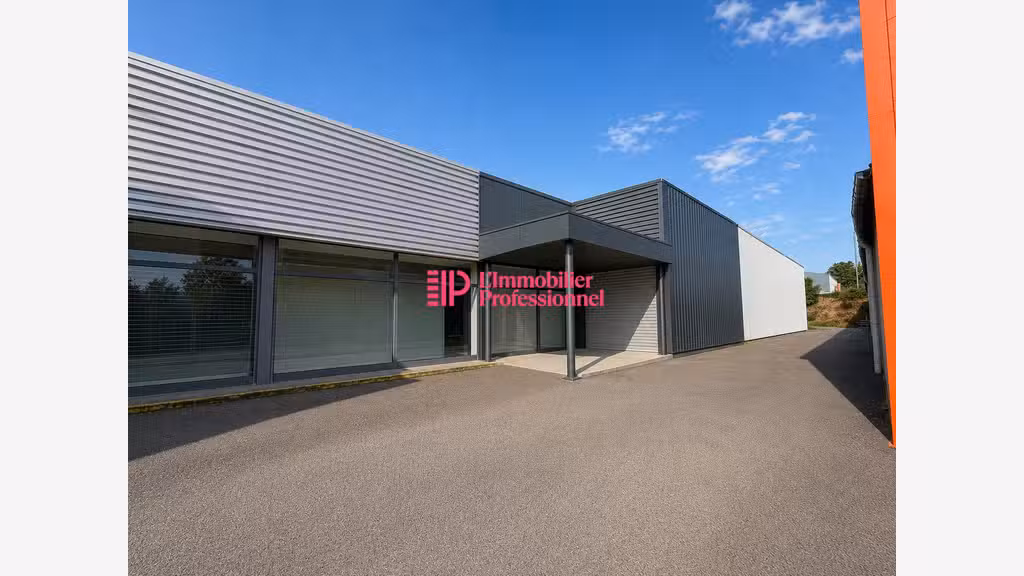 A louer local commercial de 752m² en zc à Lorient