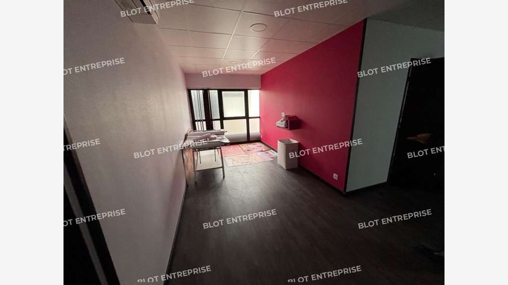A louer local commercial de 220m² à Lorient centre