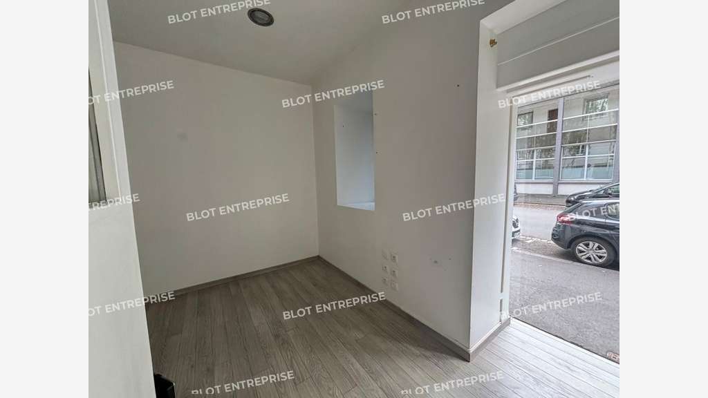 À LOUER - LOCAL COMMERCIAL 66 m² - LORIENT