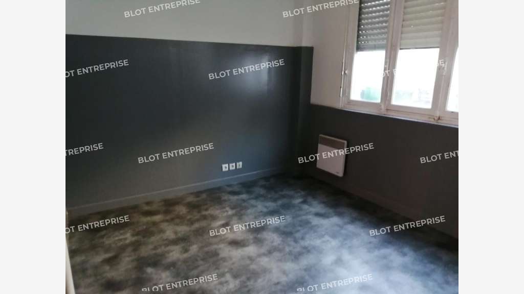 A LOUER - LOCAL COMMERCIAL 80 m² - LORIENT