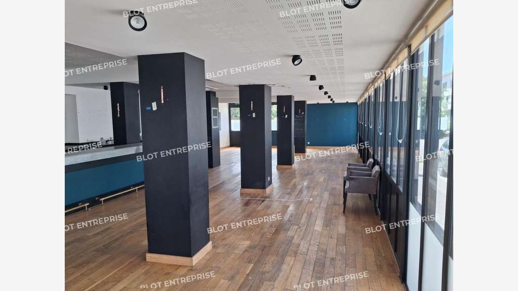 À LOUER - LOCAL COMMERCIAL 337 m² - LORIENT