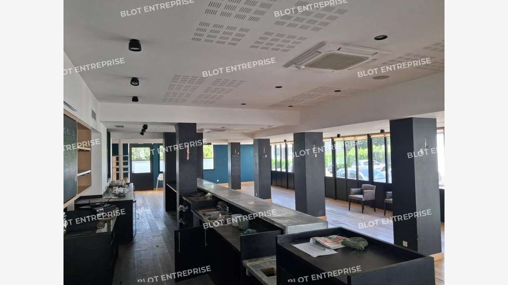 À LOUER - LOCAL COMMERCIAL 337 m² - LORIENT