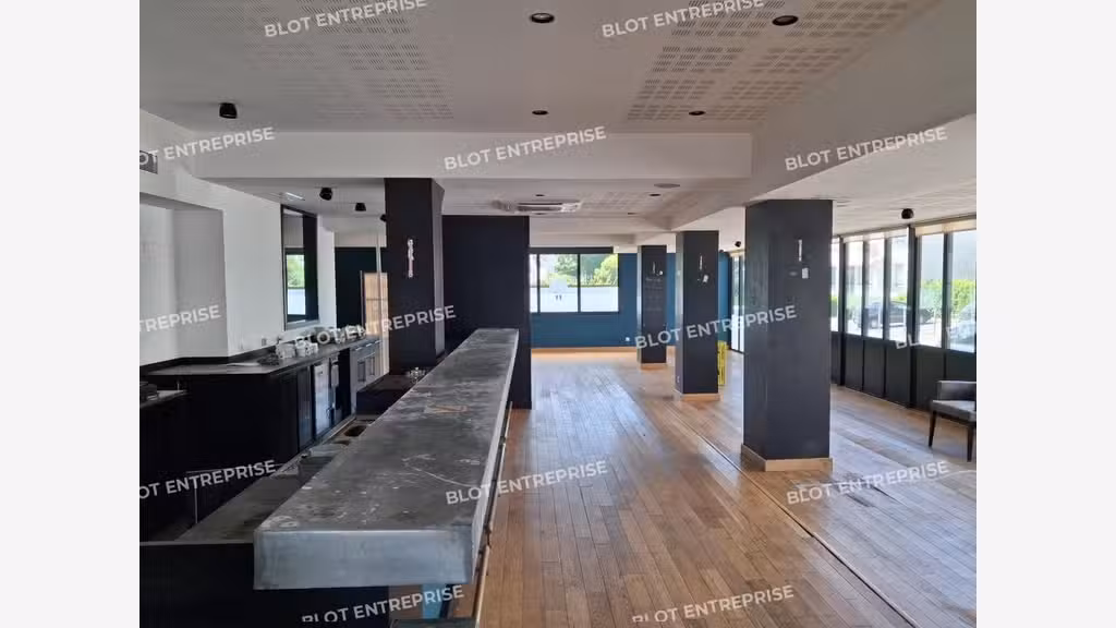 À LOUER - LOCAL COMMERCIAL 337 m² - LORIENT