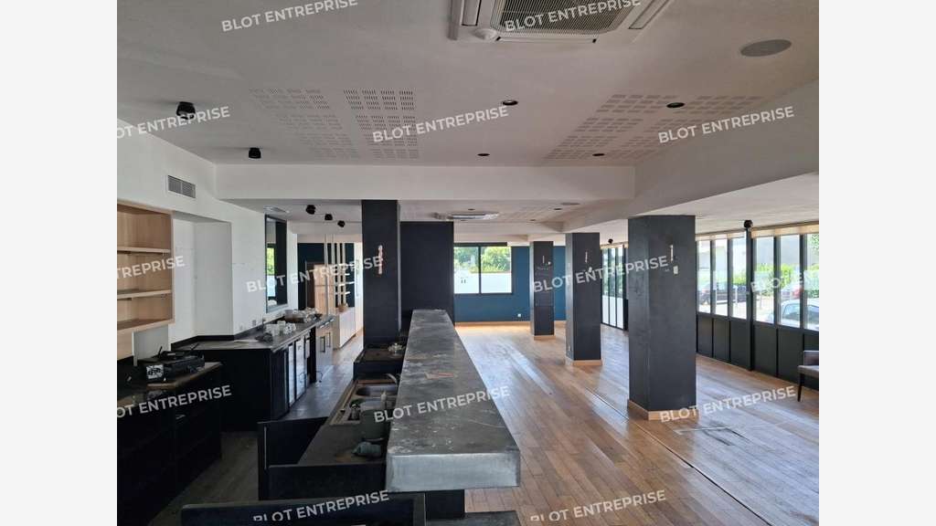 À LOUER - LOCAL COMMERCIAL 337 m² - LORIENT