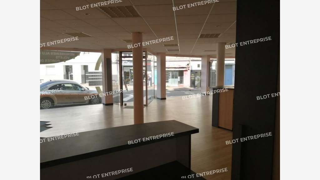 À LOUER - LOCAL COMMERCIAL 147 m² - LORIENT