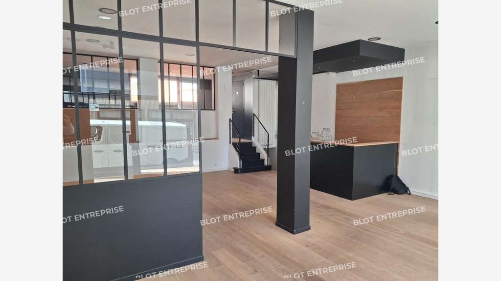A louer local commercial rénové de 130m² à Lorient