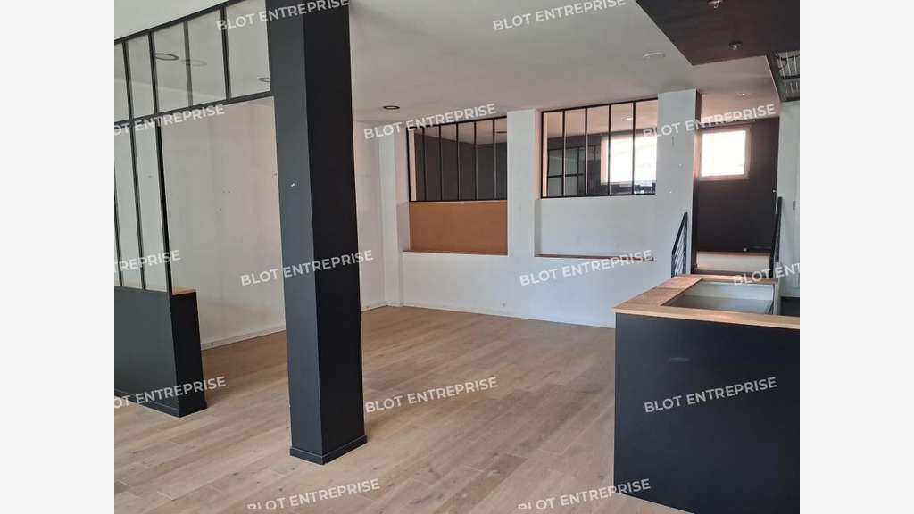 A louer local commercial rénové de 130m² à Lorient