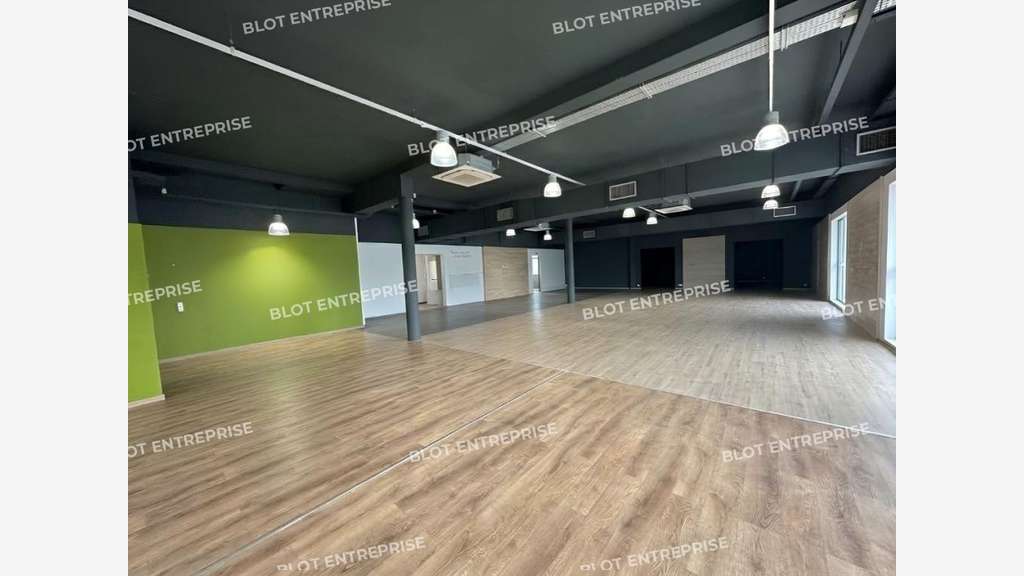 À LOUER - LOCAL COMMERCIAL - LORIENT - 1 240 m²