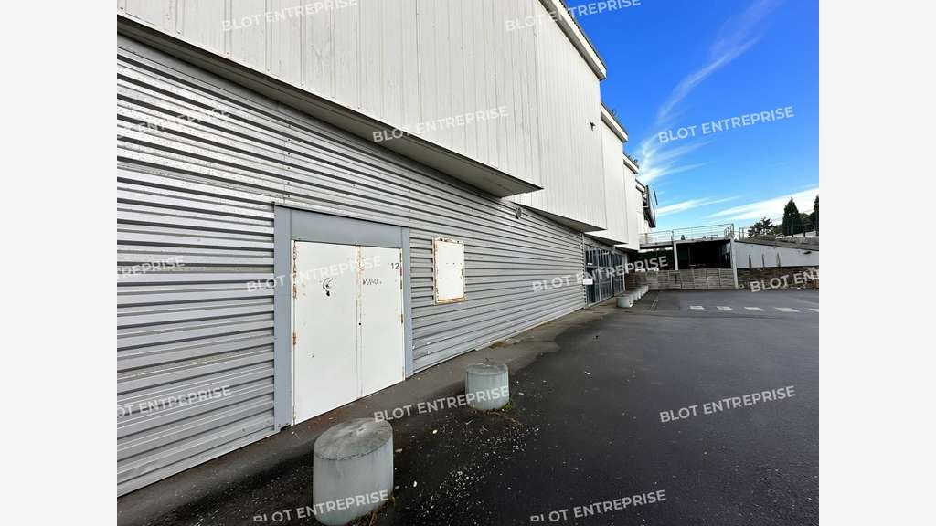 À LOUER - LOCAL COMMERCIAL - LORIENT - 1 240 m²
