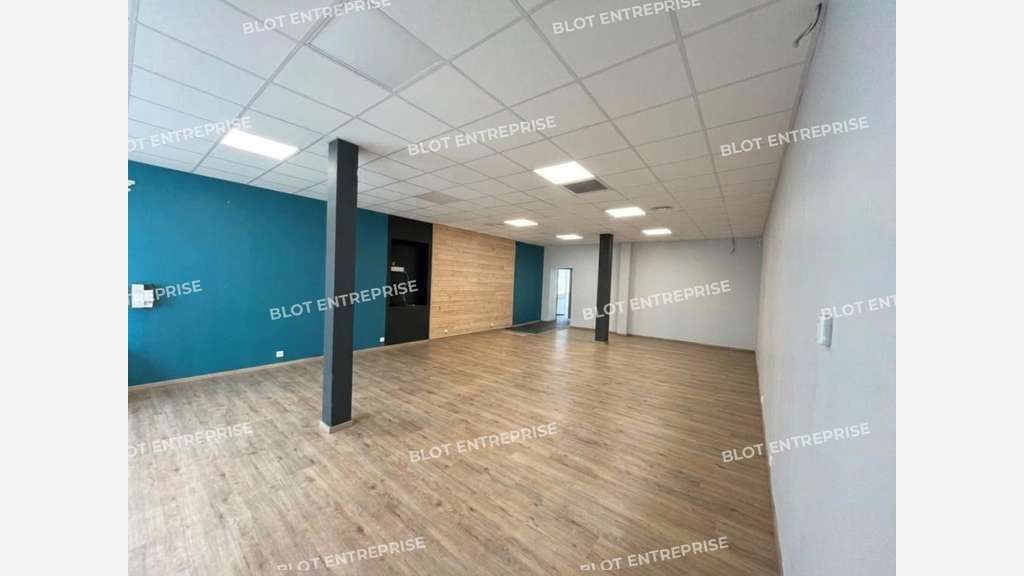 À LOUER - LOCAL COMMERCIAL - LORIENT - 1 240 m²