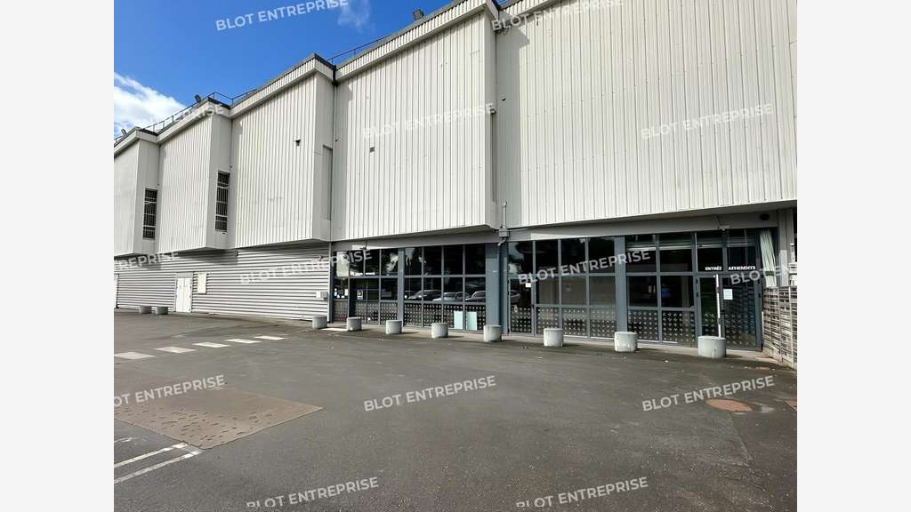 À LOUER - LOCAL COMMERCIAL - LORIENT - 1 240 m²