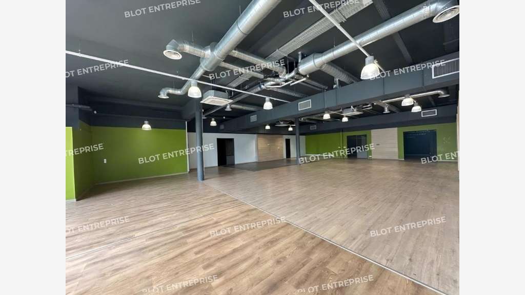 À LOUER - LOCAL COMMERCIAL - LORIENT - 925 m²
