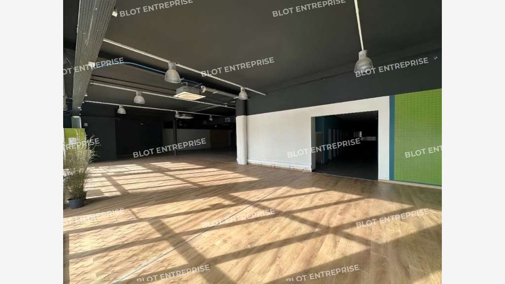 À LOUER - LOCAL COMMERCIAL - LORIENT - 925 m²