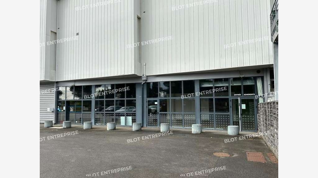 À LOUER - LOCAL COMMERCIAL - LORIENT - 925 m²