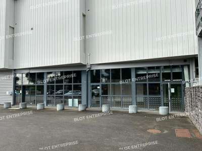 À LOUER - LOCAL COMMERCIAL - LORIENT - 925 m²