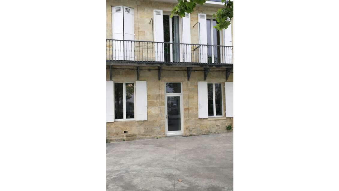 À LOUER Charmant petit local en pierre à Lormont I